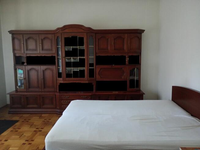 Dom w stylu dworku polskiego z ogrodem i garażem