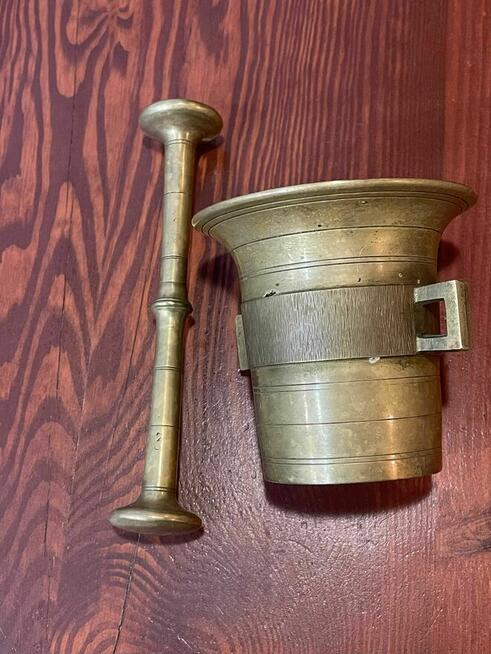 Stary moździerz mosiężny