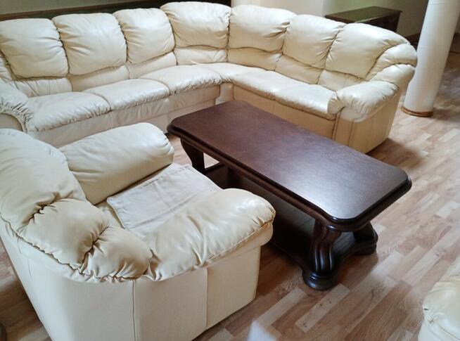 Dom w stylu dworku polskiego z ogrodem i garażem