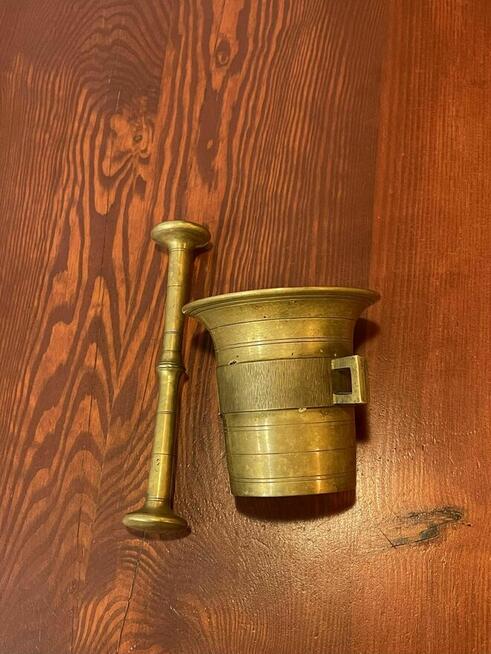 Stary moździerz mosiężny