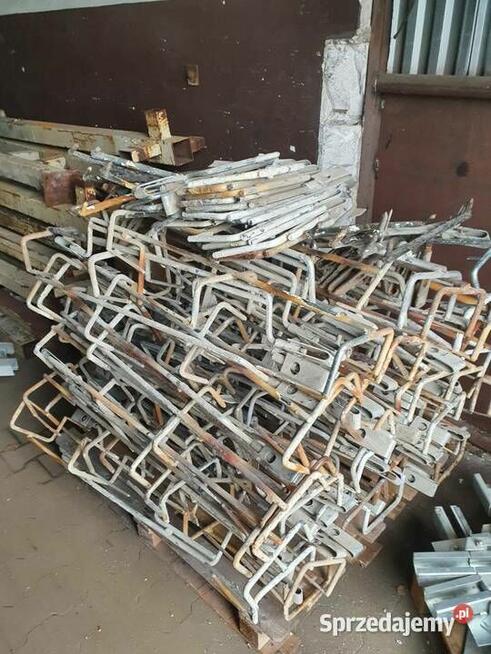 Konstrukcja stalowa lakierni z transportem hakowym