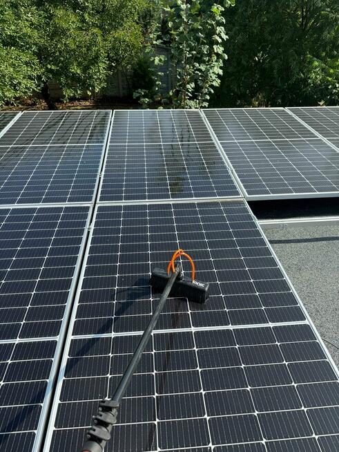 Mycie paneli fotowoltaicznych, elewacji szklanych