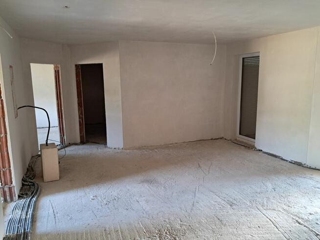 Nowy dom w zaciszu lasu