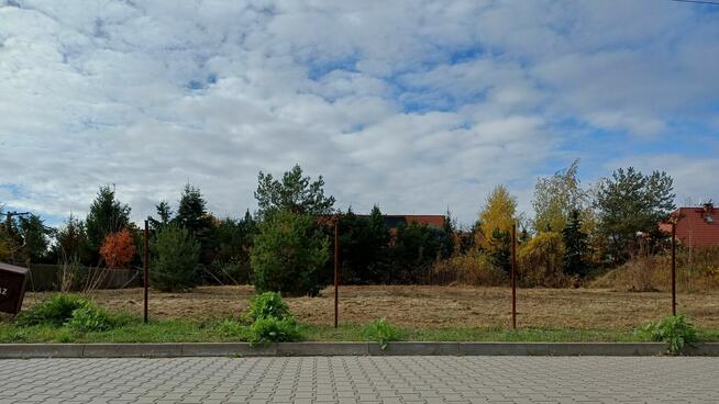 Działka 1050 m² – Rusiec – media, kostka, blisko S8