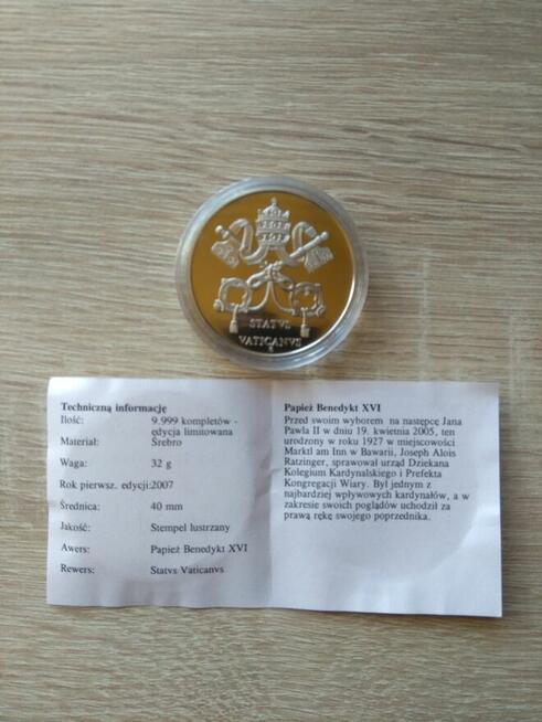 31. Życie Benedykta XVI medal okolicznościowy