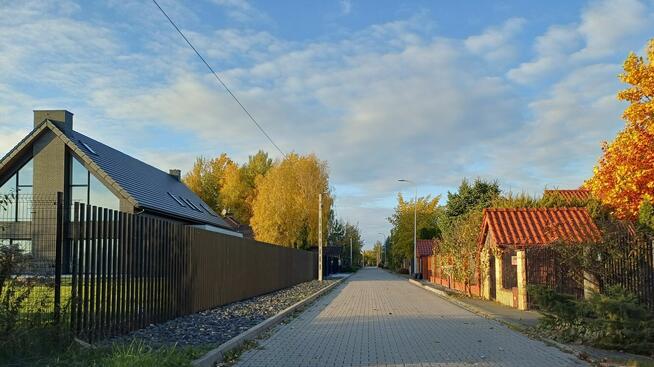 Działka 1050 m² – Rusiec – media, kostka, blisko S8