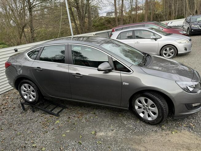 Opel Astra Salon Polska. Fabryczna instalacja Gazowa