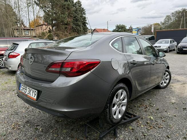 Opel Astra Salon Polska. Fabryczna instalacja Gazowa