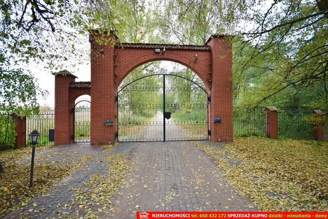 Zabytkowy Zespół Dworsko-Parkowy (XIXw. 1880 r)