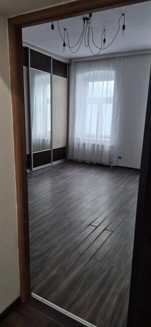 Łódź Górna 2 pokoje na parterze kamienicy