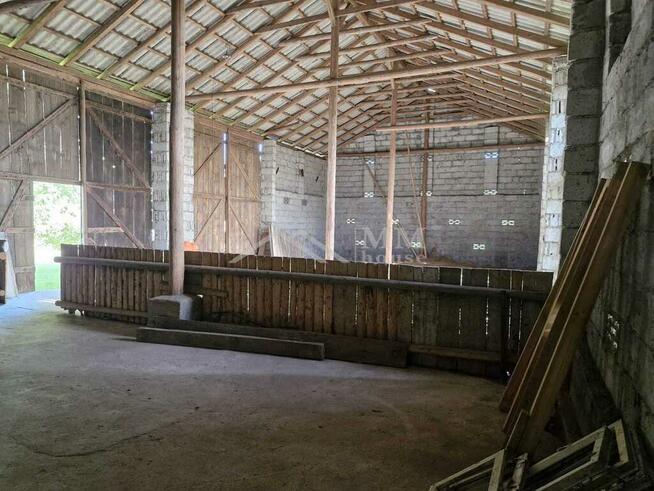 Działka budowlana z budynkiem gospodarczym