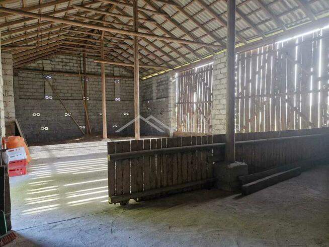 Działka budowlana z budynkiem gospodarczym