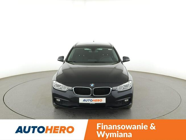 BMW 318 Advantage automat navi grzane fotele PDC hak LED