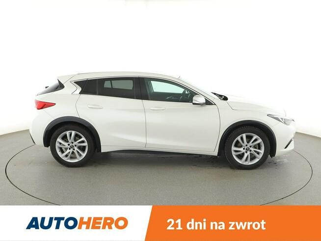 Infiniti Q30 automat LED skóra navi klima auto czujniki parkowania grzane fotele