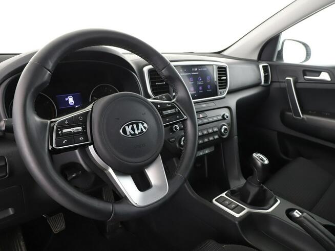 Kia Sportage navi klima auto grzane fotele i kierownica kamera i czujniki parkowani