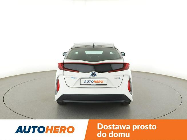 Toyota Prius PHEV full LED navi klima auto kamera cofania