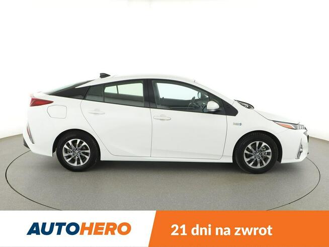 Toyota Prius PHEV full LED navi klima auto kamera cofania