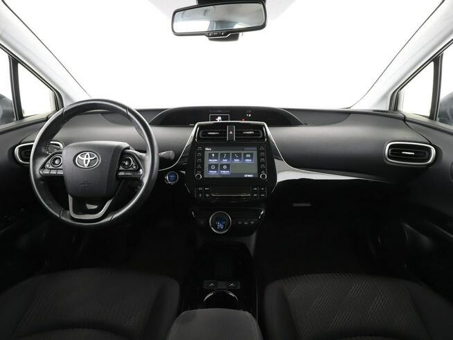 Toyota Prius PHEV full LED navi klima auto kamera cofania