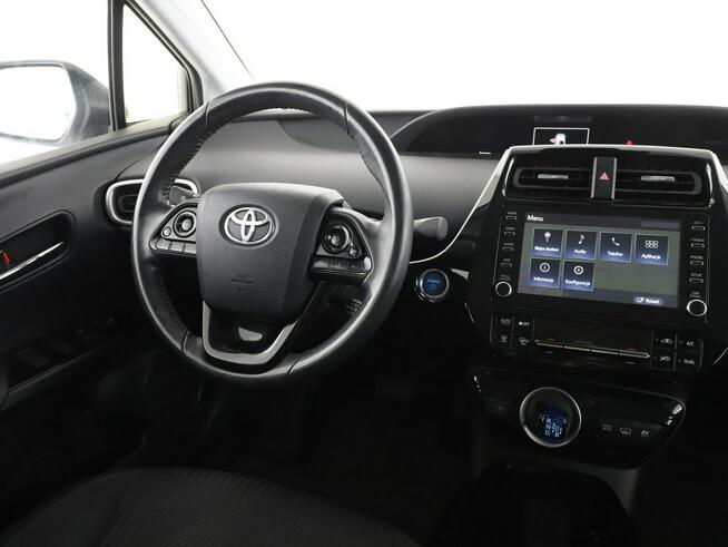 Toyota Prius PHEV full LED navi klima auto kamera cofania