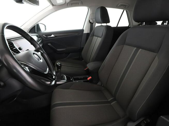 Volkswagen T-Roc navi klima auto grzane fotele czujniki parkowania