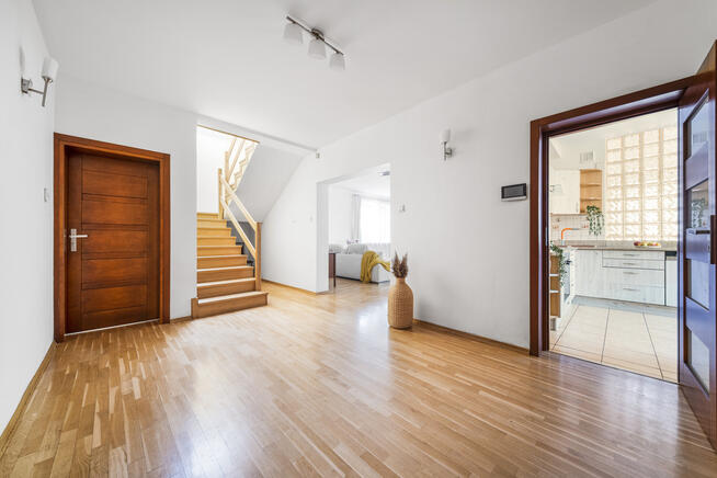 ✅ Sprawdź >>> Dom wolnostojący, 6 pokoi, 2 garaże✅