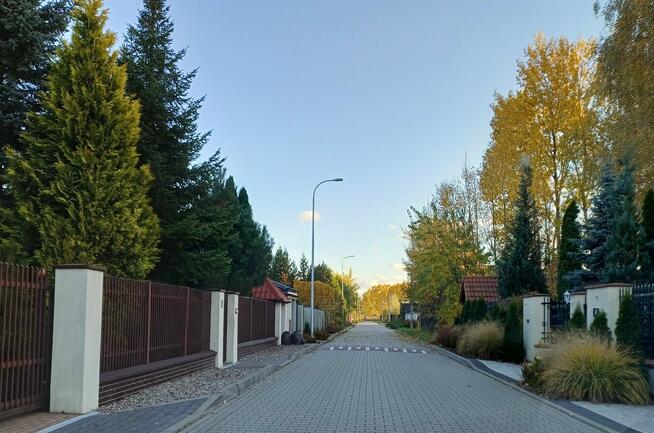 Działka 1050 m² – Rusiec – media, kostka, blisko S8