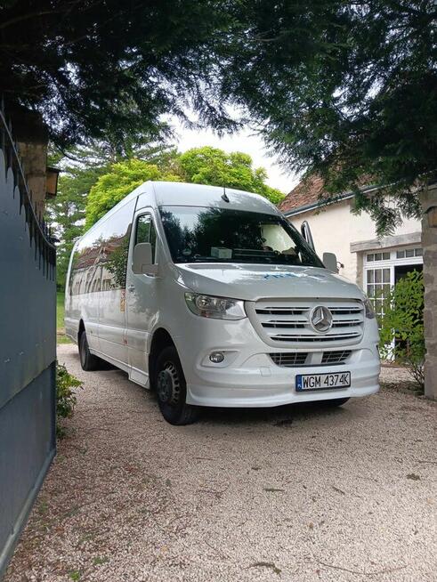 Przewozy pracownicze , przewóz osób, wynajem autobusów