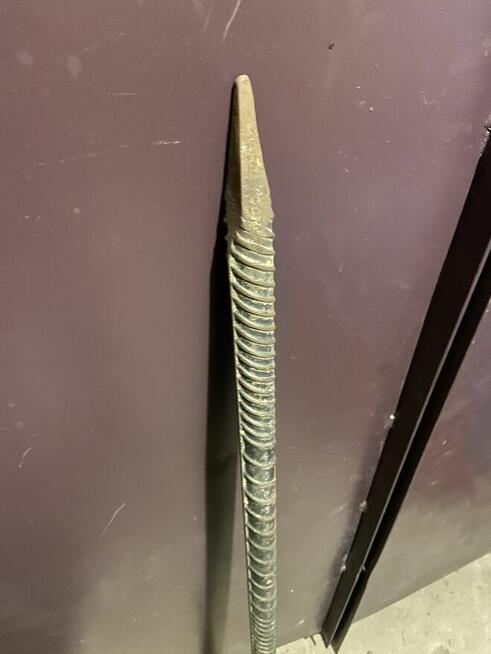 Łom długości 1,3 m, solidny