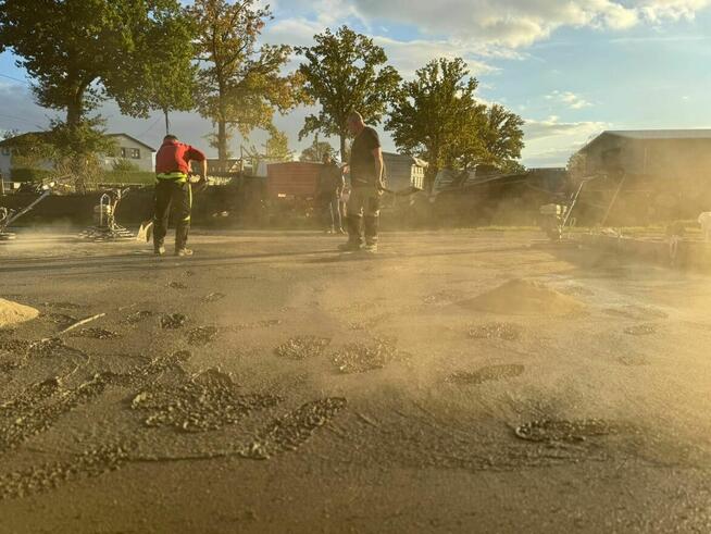 Trwała naprawa posadzek w halach, magazynach i garażach