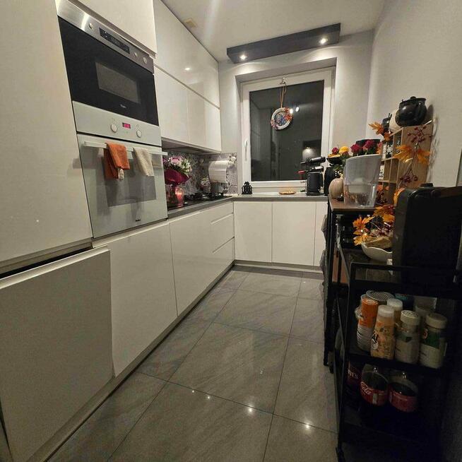 Zobacz, co kryje się za tą bramą – mieszkanie z ogródkiem w