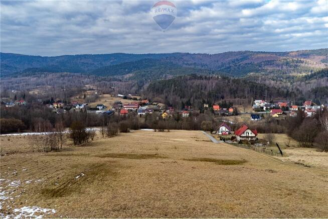 Duża działka 30 arów z 2 HA prywatnego lasu