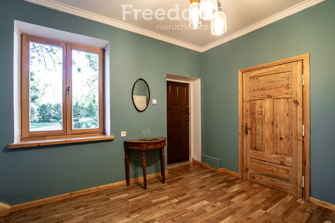 Dworek ze stajnią i działką inwestycyjną