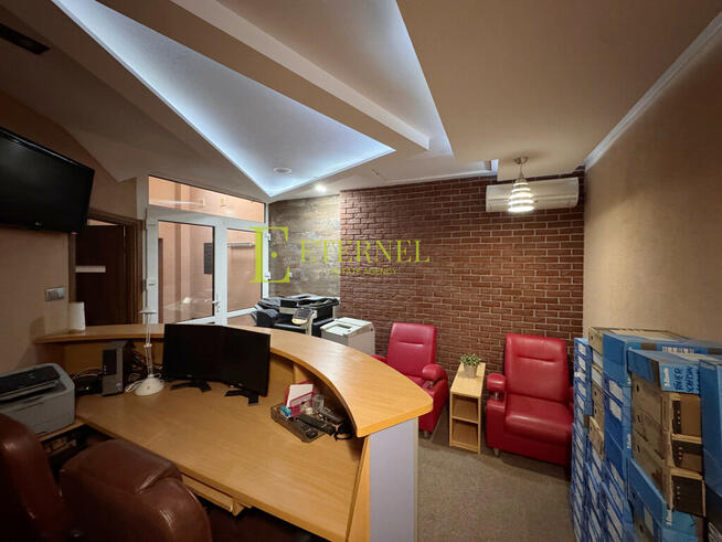 Doskonały biurowiec. Duży lokal biurowy + strych