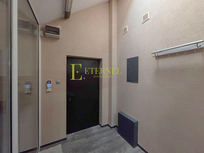 Doskonały biurowiec. Duży lokal biurowy + strych