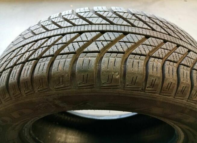 1szt. używana Opona Godyear Vector 4Seasons 215/60R16