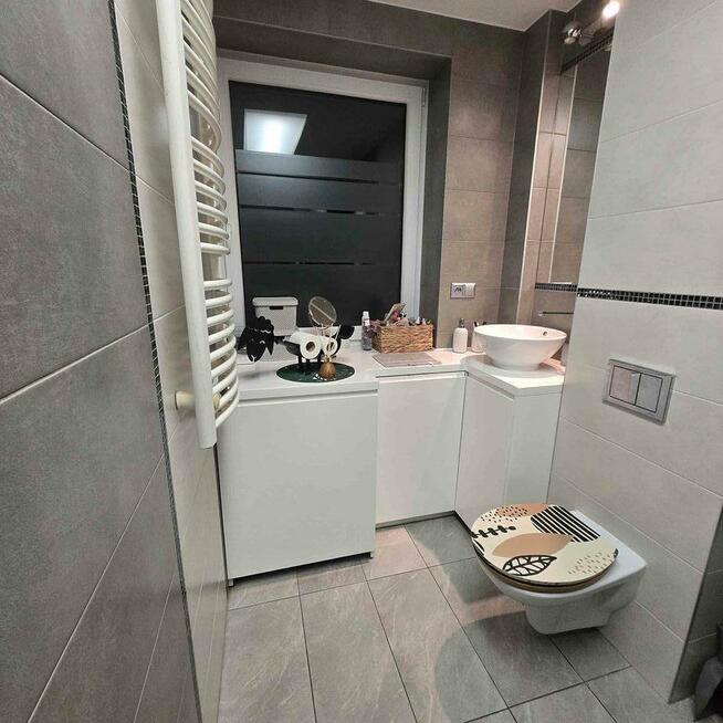 Zobacz, co kryje się za tą bramą – mieszkanie z ogródkiem w