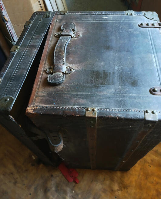 Skórzany Kufer podróżny z końca XIX w