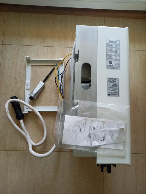 sprzedam falownik SOLIS-3P6K-4G