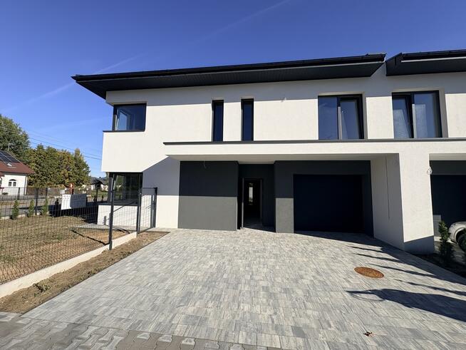 Nowoczesny dom w zabudowie bliźniaczej