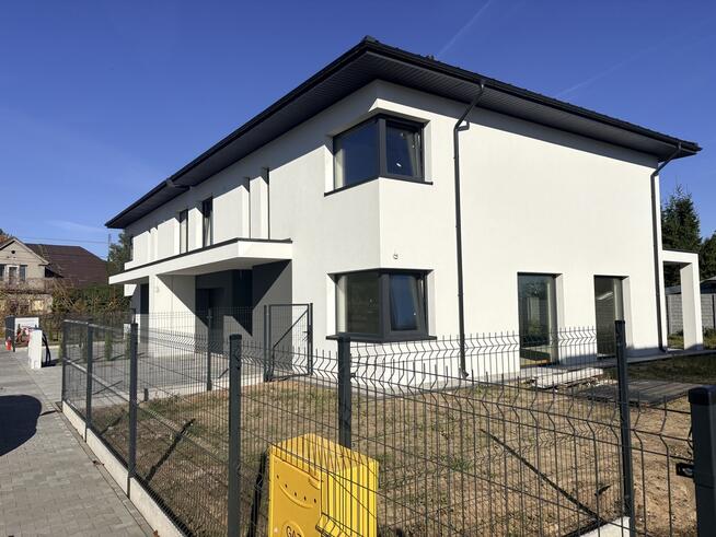 Nowoczesny dom w zabudowie bliźniaczej