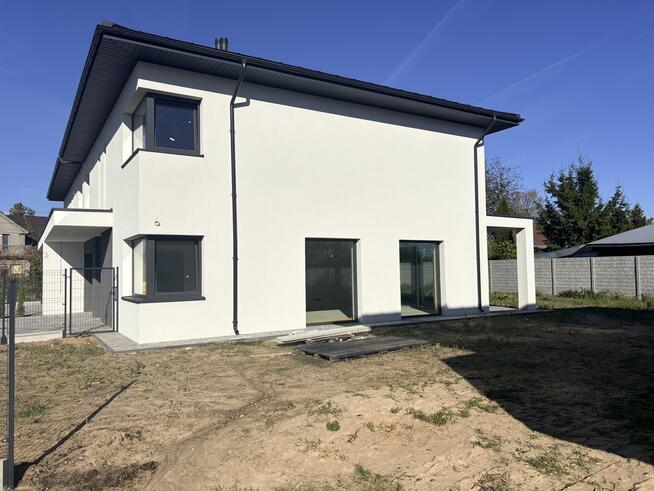 Nowoczesny dom w zabudowie bliźniaczej