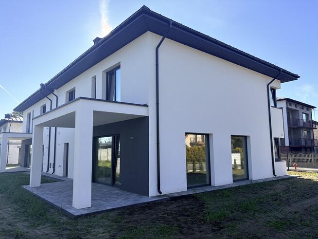 Nowoczesny dom w zabudowie bliźniaczej