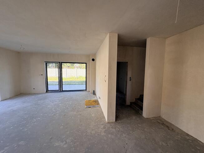 Nowoczesny dom w zabudowie bliźniaczej