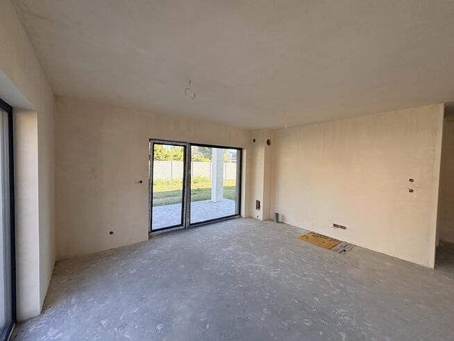 Nowoczesny dom w zabudowie bliźniaczej