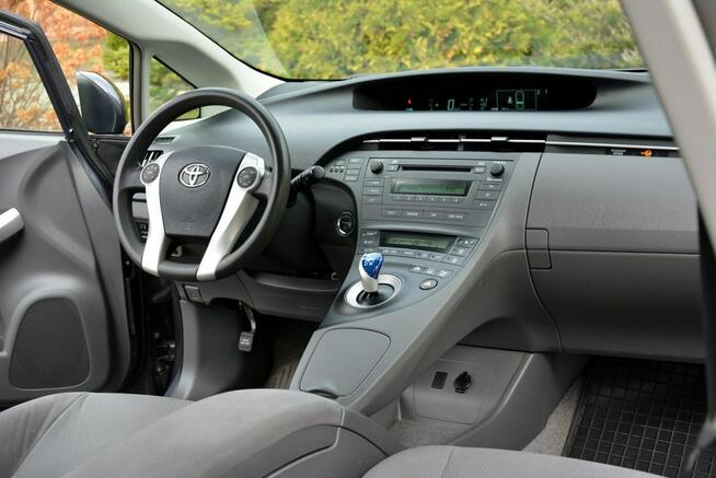 Toyota Prius 154 przebieg I-właściciel Klimatronic Head Up Keyless go z Niemiec