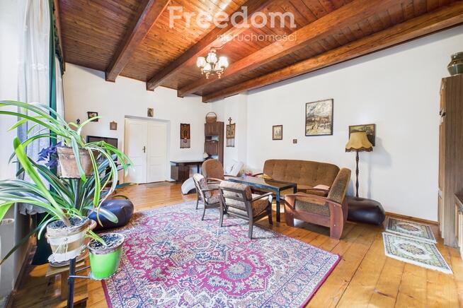 Dom z dwoma mieszkaniami