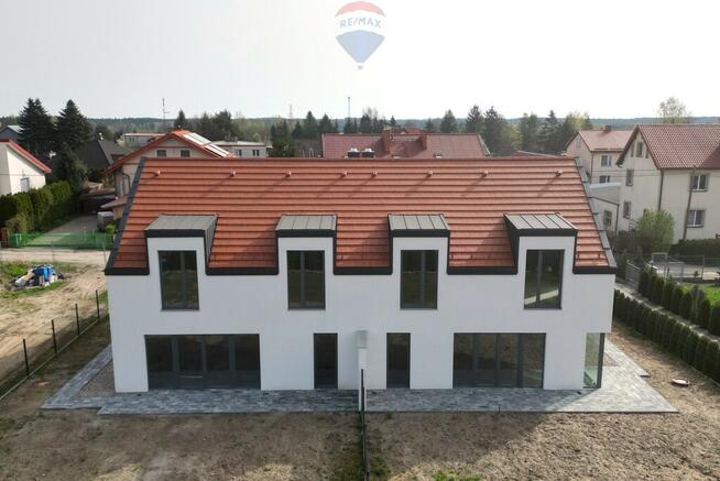 Nowoczesna połowa domu w Wójtowie