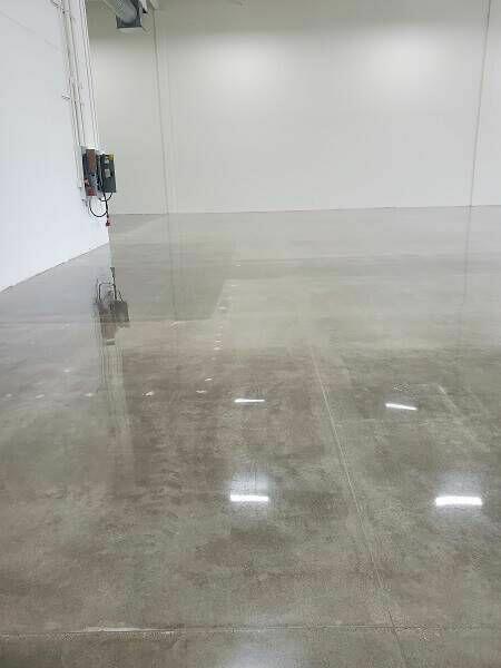 Odnawiamy zniszczone posadzki! Naprawa, szlifowanie