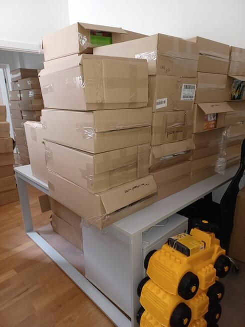 Syndyk sprzeda towary handlowe (różnego rodzaju zabawki)