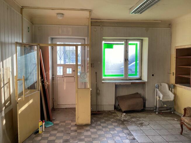 Duży lokal handlowo-usługowy. Parter,2 wejścia,4xwc, witryny